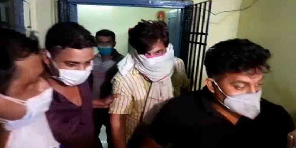 বিচারক ও নিলাম অফিসার পরিচয় দিয়ে প্রতারণার অভিযোগ, গ্রেফতার ২