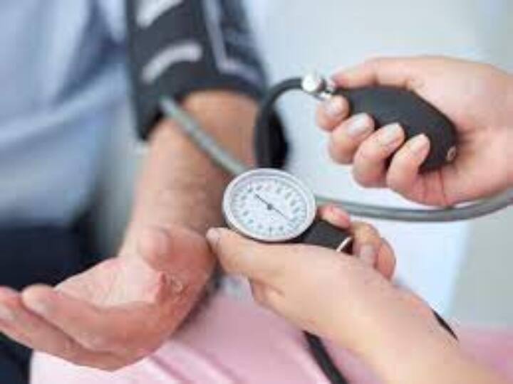 Foods That Can Help Raise Low Blood Pressure or Hypotension Low Blood Pressure | ஹைப்போடென்ஷன் இருக்கா? டென்ஷன் வேண்டாம்.. இந்த உணவுகள் முக்கியம்..!