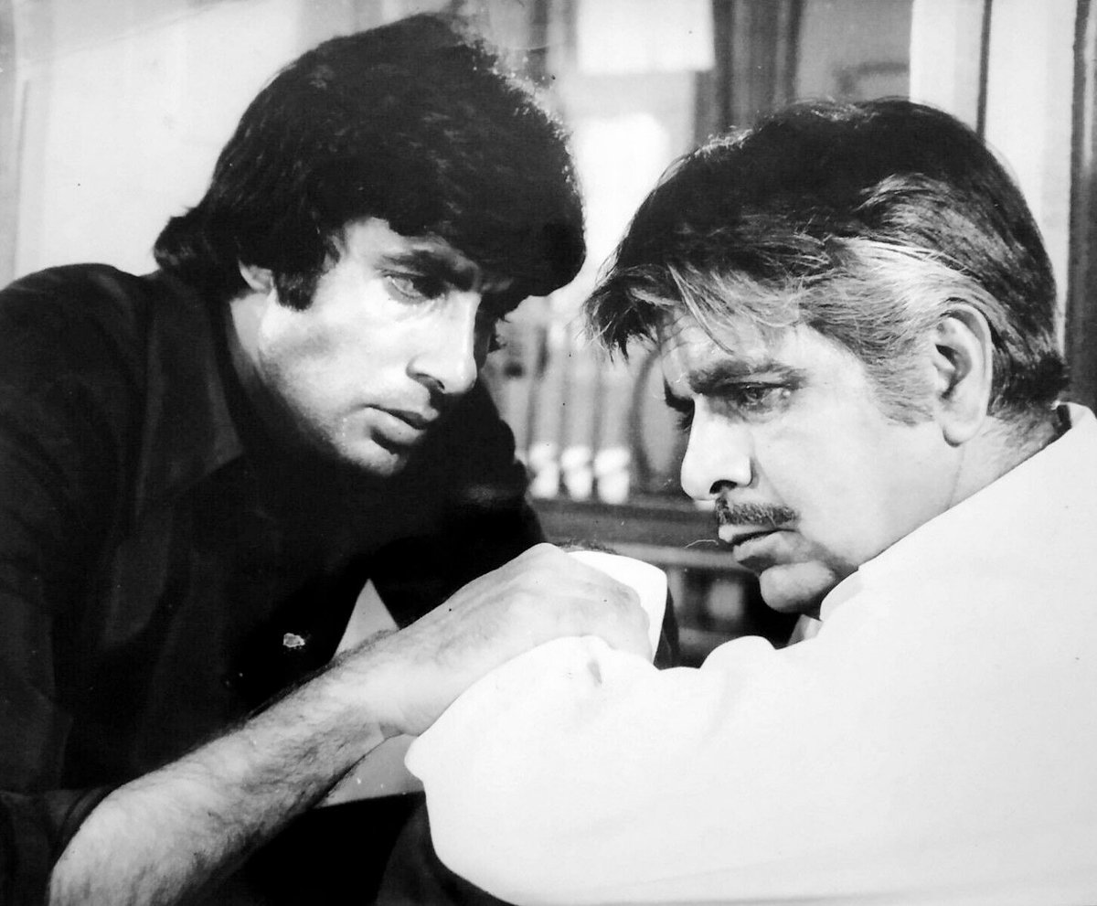 Dilip Kumar Once Shouted At 'Shakti' Crew For Not Letting Amitabh Bachchan Rehearse In Silence. | जब अमिताभ के लिए क्रू सदस्यों पर चिल्ला पड़े थे दिलीप कुमार