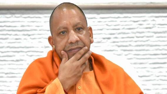 यूपी के लखीमपुर में महिला से बदसलूकी मामले में नप गए पुलिसवाले । Sidhe Field se