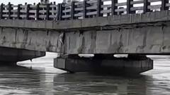 Bihar Floods: यहां पानी के ऊपर नहीं, पानी के अंदर होते हैं पुल !