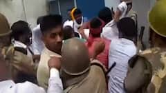 Chandoli Block Pramukh Chunav: चंदौली के सदर ब्लॉक के बाहर हंगामा, SP-BJP कार्यकर्ताओं के बीच मारपीट