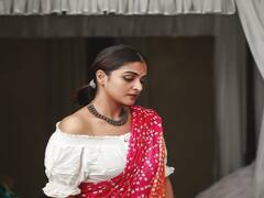 Actress RAMYA NAMBESSAN pics : விழிகளிலே விழிகளிலே.. - ரம்யா நம்பீசன் போட்டோ ஆல்பம்!