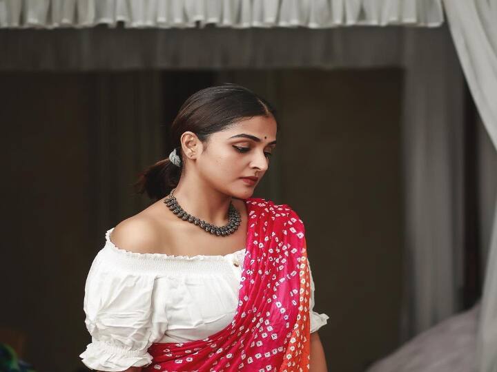 குழந்தை நட்சத்திரமாக  60 க்கும் மேற்பட்ட படங்களில் நடித்துள்ளார்,