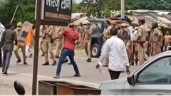 Hamirpur Block Pramukh Chunav: आपस में भिड़े बीजेपी और सपा कार्यकर्ता, पुलिस ने की लाठीचार्ज