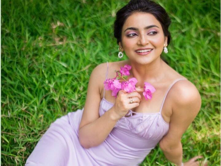 பட்ட பகல் இந்த வேலை பலர் வருகிற சாலை கண்களில் வாளை எடுத்து வந்தாலே