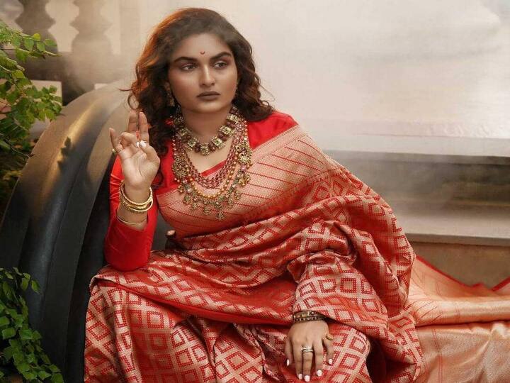 கன்னடத்தில் கீதா படம் மூலம் அறிமுகம் ஆனார்