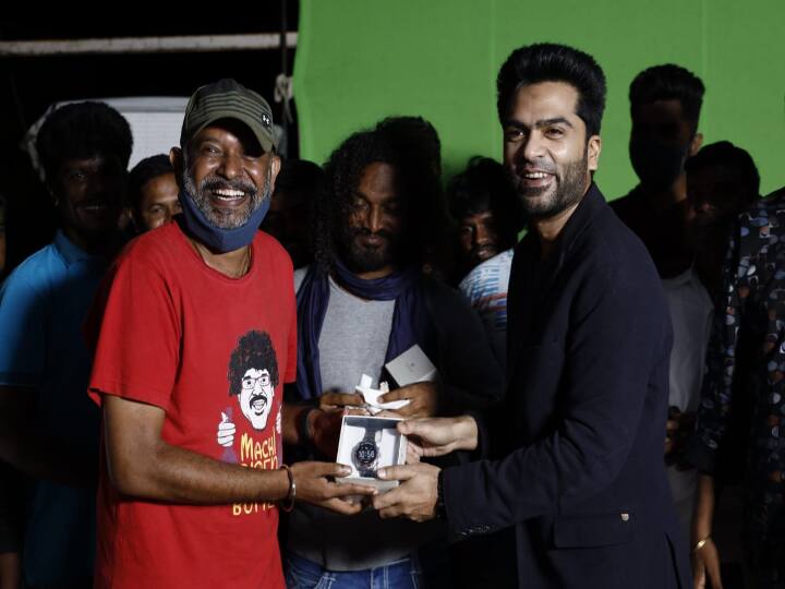 Actor silambarasans Maanaadu movie shooting finish, simbu watches gifts for team Maanaadu | முடிந்தது ‘மாநாடு’... படக்குழுவினருக்கு சர்ப்ரைஸ் கொடுத்த சிம்பு..!