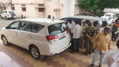 Varsha Gaikwad | शिक्षणमंत्री वर्षा गायकवाड थोडक्यात बचावल्या; हिंगोलीत कारला टेम्पोची धडक