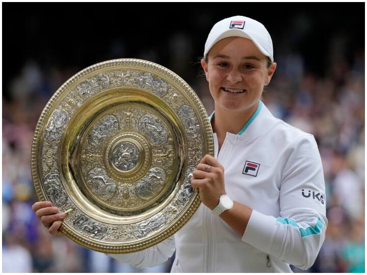 Wimbledon 2021: Ashleigh Barty creates history, defeat karolina Pliskova in the final to win Grand Slam title for the second time Wimbledon 2021: एश्ले बार्टी ने रचा इतिहास, फाइनल में प्लिस्कोवा को हराकर दूसरी बार जीता ग्रैंडस्लैम खिताब