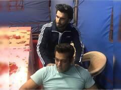 Ranveer Singh ने की Salman Khan की थकान दूर, शोल्डर की मसाज करते दिए दिखाई, देखें फोटोज