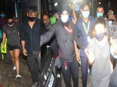 ग्रे टॉप और शॉर्ट्स में दिखी Alia Bhatt को कैमरे में कैद करने के लिए बेकाबू हो गए फोटोग्राफर्स, देखिए फिर क्या हुआ?