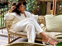 உள்ளத்தை கிள்ளாதே.. கிள்ளி விட்டு செல்லாதே  - பிரியங்கா சோப்ரா போட்டோ ஆல்பம்