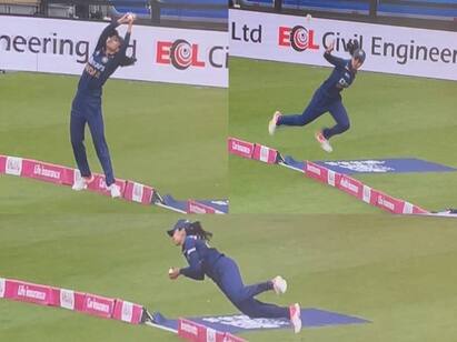 India vs England women first T20 match Harleen Deols catch goes viral in twitter Harleen deol | அட்டகாசமான கேட்ச்..அடித்துத்தூக்கிய ஹர்லீன் - வைரலாகும் ஹர்லீன் தியோல் கேட்ச்..!