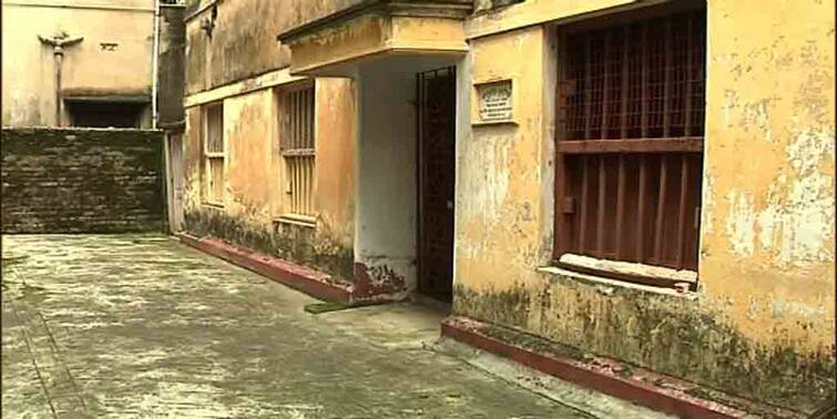 Kolkata Sinthi old woman living alone dies mysteriously blood stained body recovered বাড়ি থেকে উদ্ধার রক্তাক্ত দেহ, সিঁথিতে একাকী বৃদ্ধার রহস্যমৃত্যু