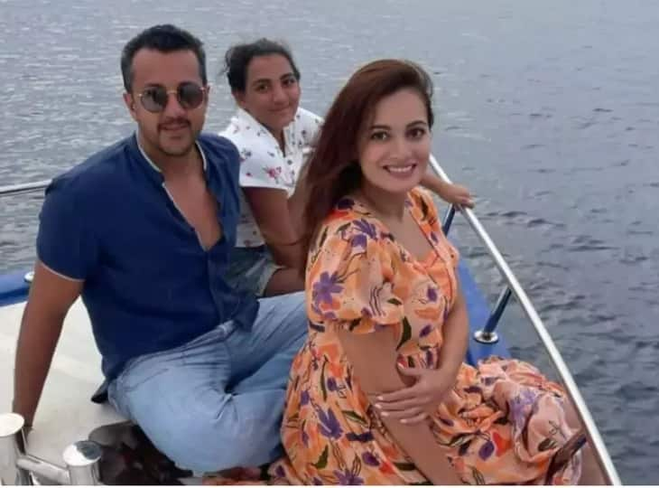 Dia Mirza shares pics with husband Vaibhav Rekhi and stepdaughter Samaira प्रेग्नेंट Dia Mirza ने पति और सौतेली बेटी के साथ शेयर की वेकेशन की खूबसूरत थ्रोबैक फोटो