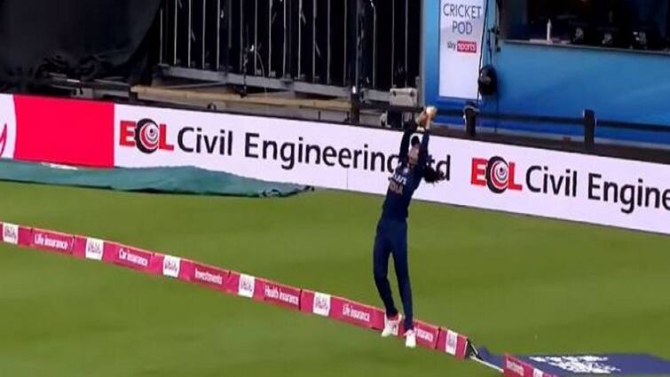 Indian womens cricketer Harleen Deol's Catch Goes Viral. Harleen Deol's Catch: বাউন্ডারি লাইনে অবিশ্বাস্য ক্যাচ, ইংল্যান্ডের বিরুদ্ধে টি-টোয়েন্টিতে ফিল্ডিংয়ে মন জয় করলেন হরলীন দেওল