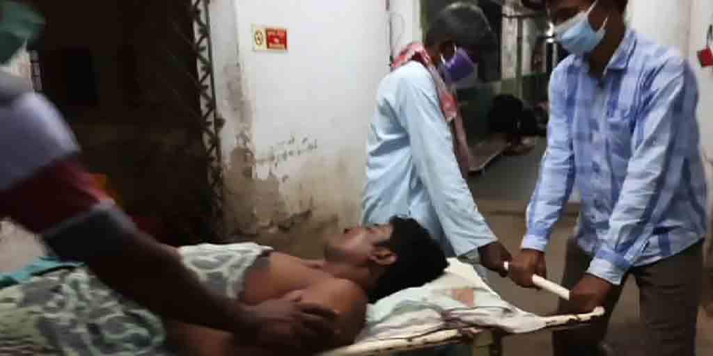 TMC BJP Clash : কেশপুরে বিজেপি কর্মীকে তুলে নিয়ে গিয়ে মারধরের অভিযোগ শাসকদলের বিরুদ্ধে West Bengal News TMC accused of beating bjp worker at keshpur TMC BJP Clash : কেশপুরে বিজেপি কর্মীকে তুলে নিয়ে গিয়ে মারধরের অভিযোগ শাসকদলের বিরুদ্ধে