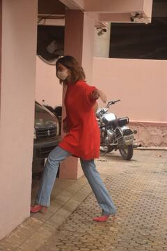 Spotted: लंबे ब्रेक के बाद घर से निकलीं दीपिका पादुकोण, हाई हील्स वाले इस लुक के हो रहे हैं खूब चर्चे