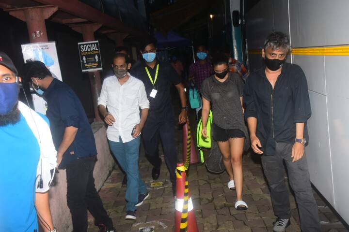 इन दोनों फिल्मों के अलावा उनके पास एसएस राजामौली की फिल्म 'आरआरआर' भी है जिसमें वो अजय देवगन और साउथ स्टार राम चरण के साथ दिखाई देंगी.