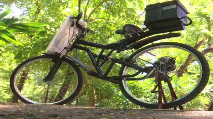 इस ई-साइकिल को बनाने में 12 वोल्ट की चार बैटरी, एक 350 वाट का ब्रुश मोटर, गति नियंत्रण के लिए स्कूटी के समान एक्सीलरेटर और बैटरी चार्ज करने के लिए 20 वाट के दो सोलर पैनल लगाए गए हैं.