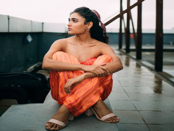 மகாநதி என்ற கிளாசிக் படத்தில் ஒரு சிறிய கதாபாத்திரத்தில் நடித்துள்ளார்