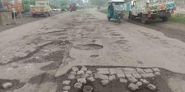 bad road condition at howrah Howrah Road Defect : বৃষ্টিতে হাওড়ার একাধিক রাস্তা বেহাল, বাড়ছে দুর্ঘটনার আশঙ্কা