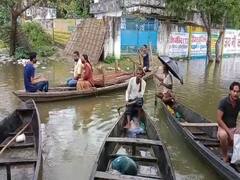 Bihar Flood: बाढ़ की चपेट में मुजफ्फरपुर का शहरी इलाका, घरों में घुसा पानी, नाव से आवागमन कर रहे लोग