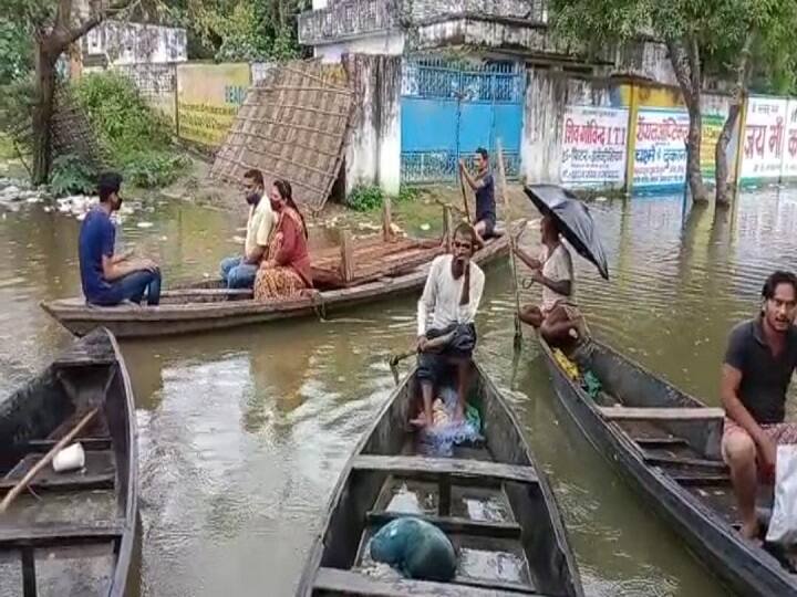 Bihar Flood: Urban area of ​​Muzaffarpur in the grip of flood, water entered the houses ann Bihar Flood: बाढ़ की चपेट में मुजफ्फरपुर का शहरी इलाका, घरों में घुसा पानी, नाव से आवागमन कर रहे लोग