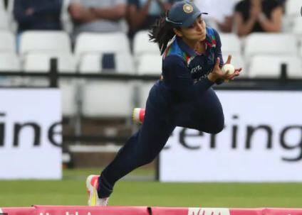 Harleen Deol's sensational catch in 1st T20I against England women રવિન્દ્ર જાડેજાને પણ ટક્કર મારે તેવો કેચ કરી છવાઇ ભારતની આ મહિલા ક્રિકેટર, સચિને પણ કર્યા વખાણ