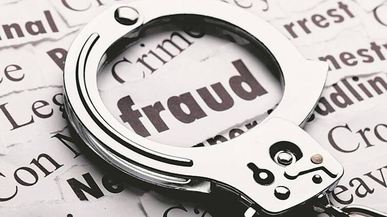 Kolkata Fake call centre fraud racket busted 12 arrested COVID19:  কলকাতায় কল সেন্টারের আড়ালে প্রতারণার পর্দাফাঁস, ধৃত চক্রের পাণ্ডা সহ ১২