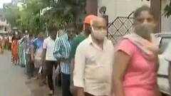 Suratમાં કોરોનાની રસી માટે નાગરિકોની લાગી લાંબી લાઇનો, જુઓ વીડિયો