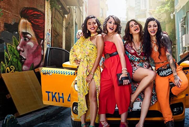 ફોર મોર શોર્ટસ પ્લીઝ આ સીરિઝ એડલ્ટ કન્ટેન્ટવાળી નથી પરંતુ બોલ્ટ સીરિઝ છે. આ સીરિઝ 4 ભારતીય યુવતી પર છે. જેમાંથી ચારેય કરિયર, લગ્ન,બાળકો, રિલેશનશિપ સહિતની અલગ અલગ પરેશાની સાથે જીવી રહી છે