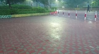 હવામાન વિભાગની આગાહી વચ્ચે રાજકોટમાં ધોધમાર વરસાદ, નીચાણવાળા વિસ્તારોમાં પાણી ભરાવવાનું શરૂ