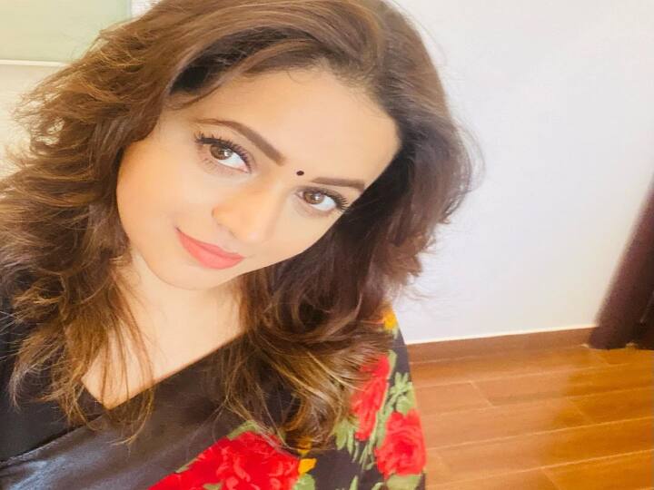 மீண்டும் நீ நேரில் வந்து நின்றாய் என் நெஞ்சை கொத்தி தின்றாய்