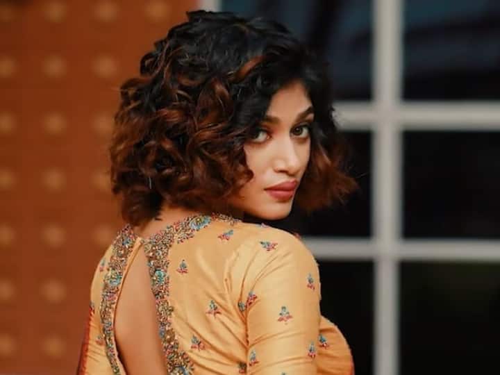 தேடினேன் ஓ... என் ஜீவனே தென்றலிலே மிதந்து வரும் தேன்மலரே