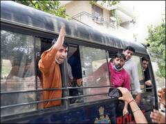 दिल्ली पानी की किल्लत: AAP यूथ विंग का आदेश गुप्ता के घर के बाहर प्रदर्शन, समस्या के लिए हरियाणा सरकार को ज़िम्मेदार ठहराया