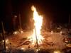 वडील व भावांच्या आत्मशांतीसाठी स्मशानभूमीत दिवे लावून मंत्रोच्चार; बुलढाण्यात प्रेत जागृतीचा अघोरी प्रकार