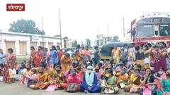 Solapur : लस न मिळाल्याने विडी कामगार महिला आक्रमक; पोलिसांच्या मध्यस्थीनंतर आंदोलन मागे