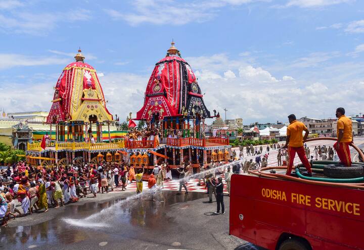 পুরীর জগন্নাথের মন্দির সহ যে রাস্তা দিয়ে রথ যাবে, তার ৩ কিলোমিটারের মধ্যে সব ধরনের কার্যকলাপ বন্ধ রাখতে বলা হয়েছে।