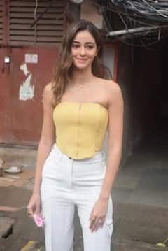 Spotted: ਬਾਰਬੀ ਡੌਲ ਬਣ ਘਰੋਂ ਬਾਹਰ ਨਿਕਲੀ ਅਨੰਨਿਆ ਪਾਂਡੇ, ਤਾਂ ਦੇਖਦੇ ਹੀ ਰਹਿ ਗਏ ਲੋਕ