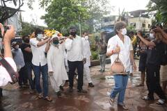 Last Rites: दादी की अंतिम यात्रा में फूट-फूट कर रोई Ananya pandey, खुद को संभाल नहीं पाए चंकी पांडे