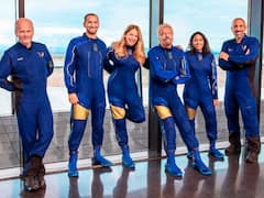 अंतरिक्ष यात्रा पर गए अरबपति रिचर्ड ब्रैनसन धरती पर लौटे, 56 मिनट के सफर में साथ थीं भारतवंशी शीरिषा बांदला