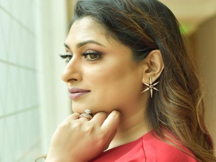 மாளவிகாவின் இயற்பெயர் ஸ்வேதா கொன்னூர்