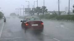 Mumbai में पिछले एक घंटे से हो रही जोरदार बारिश, सड़कें बनीं तालाब