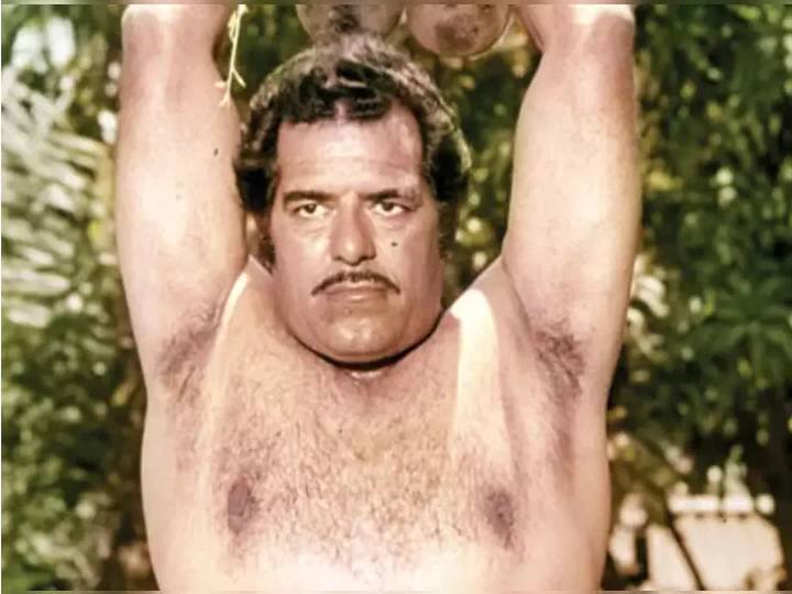 दारा सिंह का असली नाम दीदार सिंह रंधावा था और जन्म 19 नवंबर 1928 को अमृतसर, पंजाब के गांव धरमूचक में हुआ था. दारा सिंह ना सिर्फ एक अच्छे पहलवान थे बल्कि एक शानदार अभिनेता भी थे.