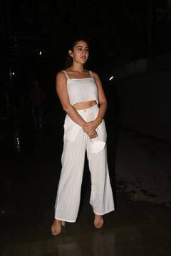 मर गए तेरा रूप देख के नी असी: व्हाइट आउटफिट, हाई हील्स और Sara Ali Khan की नमस्ते, स्टाइल पर मर मिटेंगे हंसते-हंसते