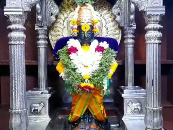 Ashadi Yatra Vithuraya Paland left for Ashadhi Wari आषाढी यात्रेसाठी विठुरायाचा पलंग निघाला, आजपासून मंदिर बंद असले तरी देव 24 तास दर्शनासाठी असणार उभा