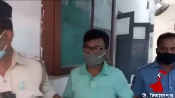 District News: গাড়িতে কেন্দ্রীয় সরকারের ভুয়ো বোর্ড, উত্তর দিনাজপুরে গ্রেফতার শিক্ষক