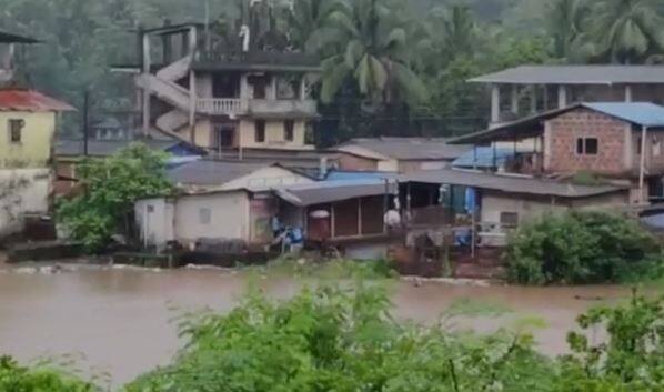 Maharashtra Rain Update : हवामान विभागाच्या अंदाजानुसार राज्यातील बहुतांश भागात पावसाने दमदार हजेरी लावली आहे. सर्वदूर पावसाने हजेरी लावल्यानं पेरणी झाल्यानंतर आकाशाकडे डोळे लावून बसलेल्या शेतकऱ्यांना मोठा दिलासा मिळाला आहे.